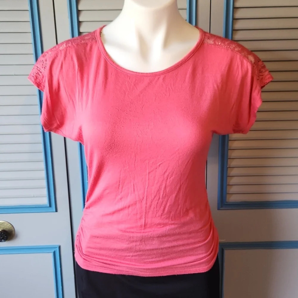 Iz byer pink tee shirt